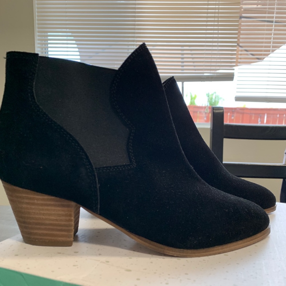 Suede black Chelsea boots